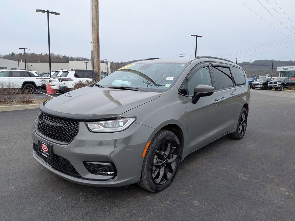 Used 2023 Chrysler Pacifica Touring-L w/ S Appearance Package image 8