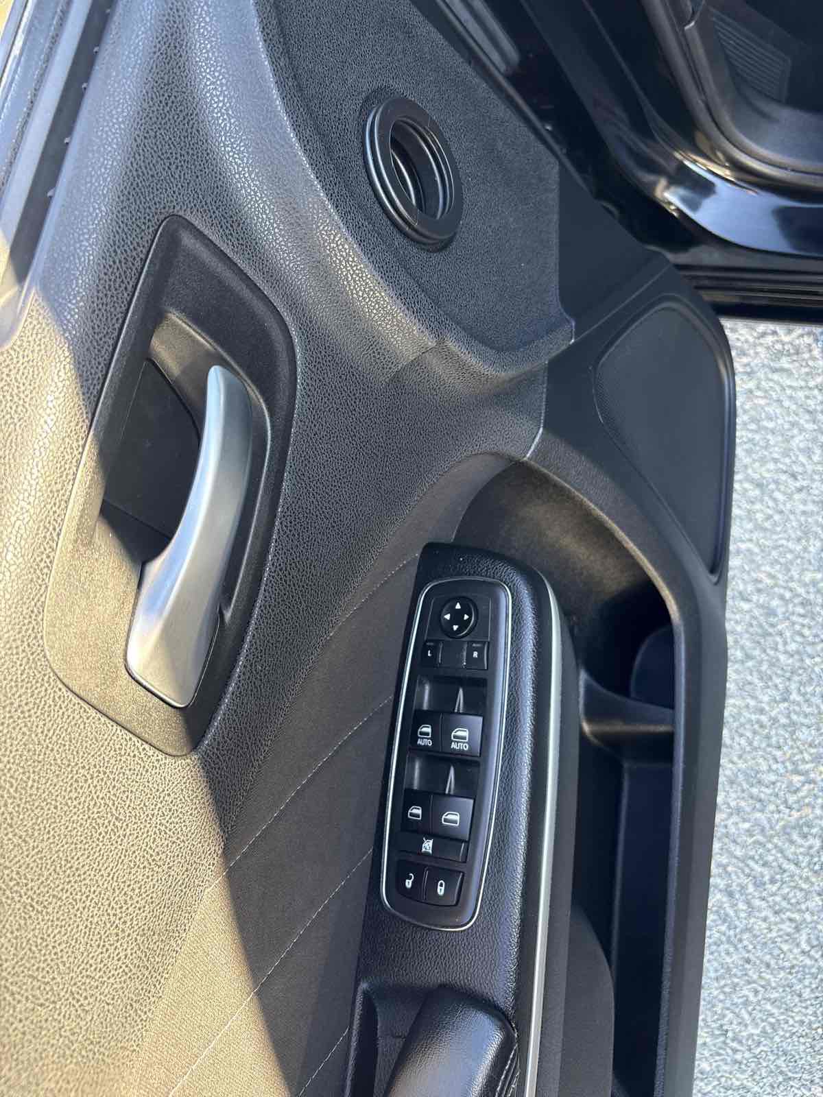 Used 2019 Dodge Charger SXT image 7