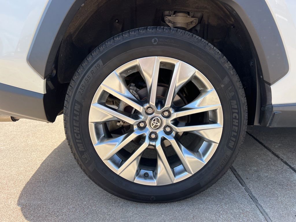 Used 2021 Toyota RAV4 XLE Premium FWD image 10