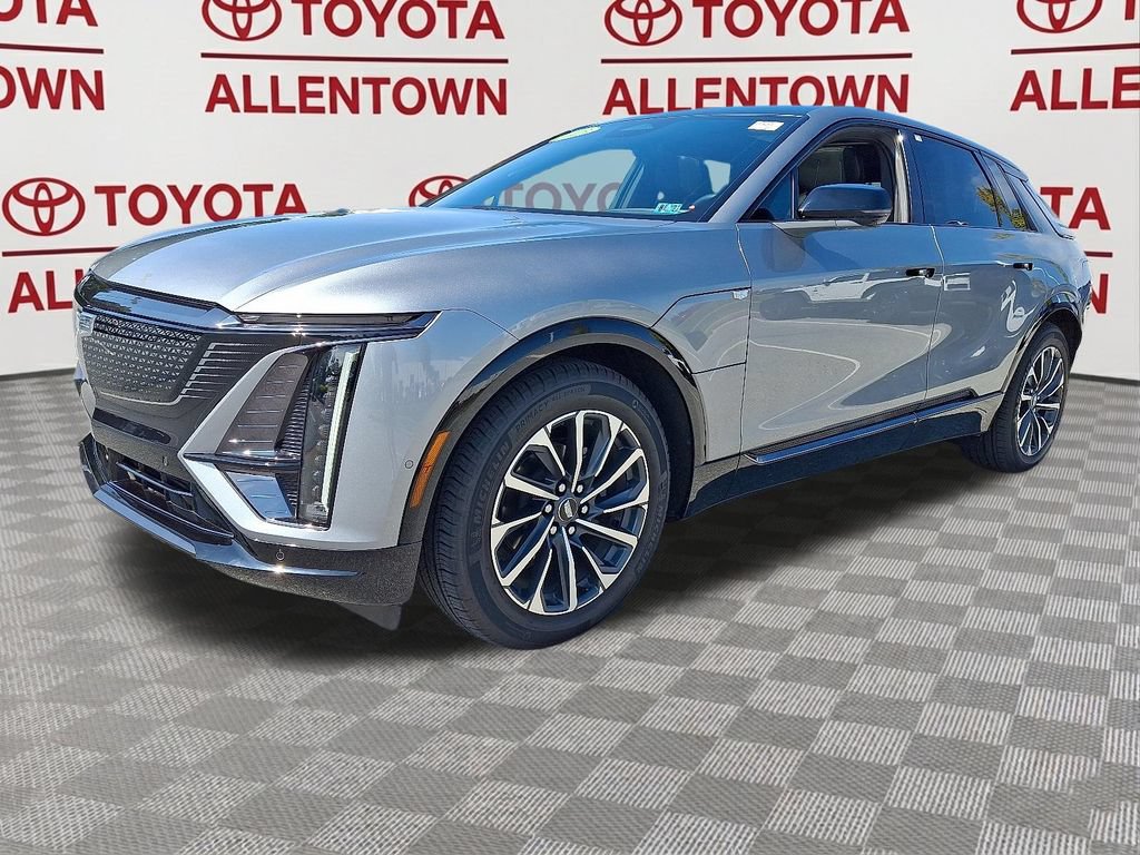 Used 2025 Cadillac Lyriq Sport w/ LPO, Floor Liner Package AWD/4WD image 3