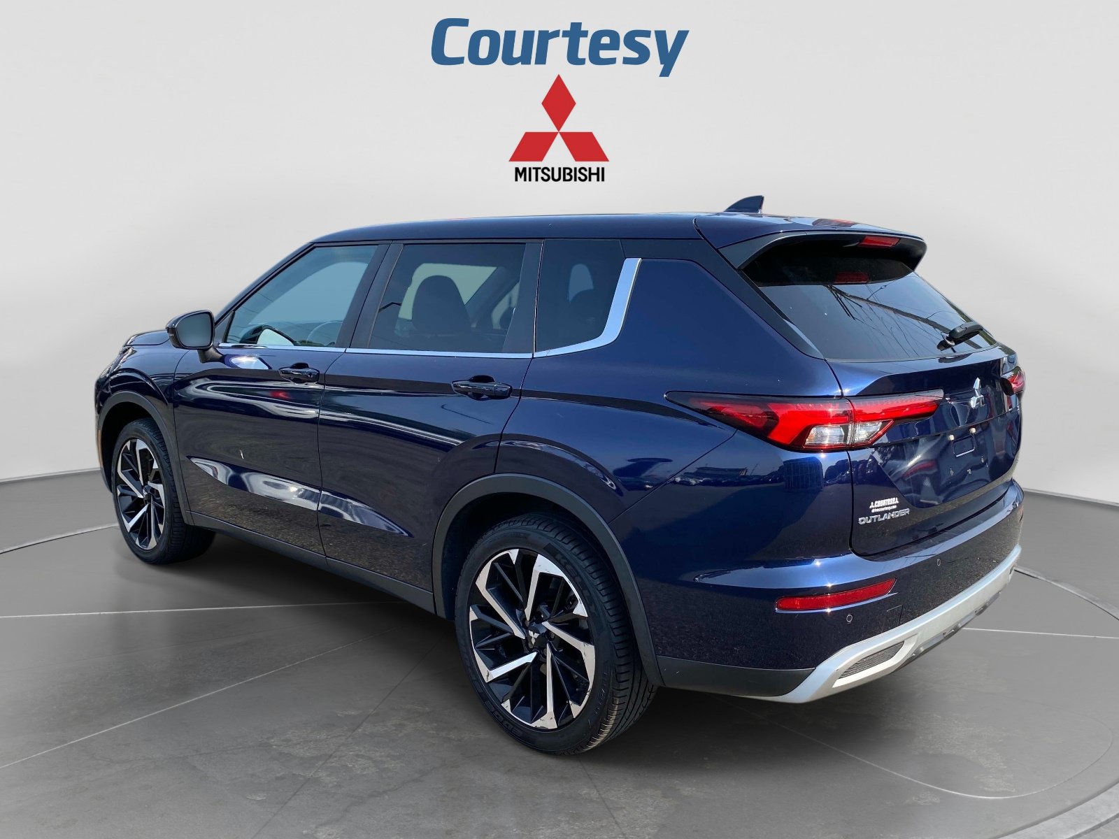 Used 2022 Mitsubishi Outlander SE AWD/4WD image 3