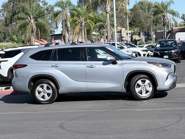 Used 2021 Toyota Highlander LE FWD image 4