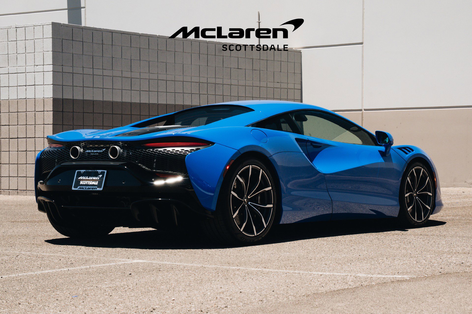 Used 2023 McLaren Artura image 7