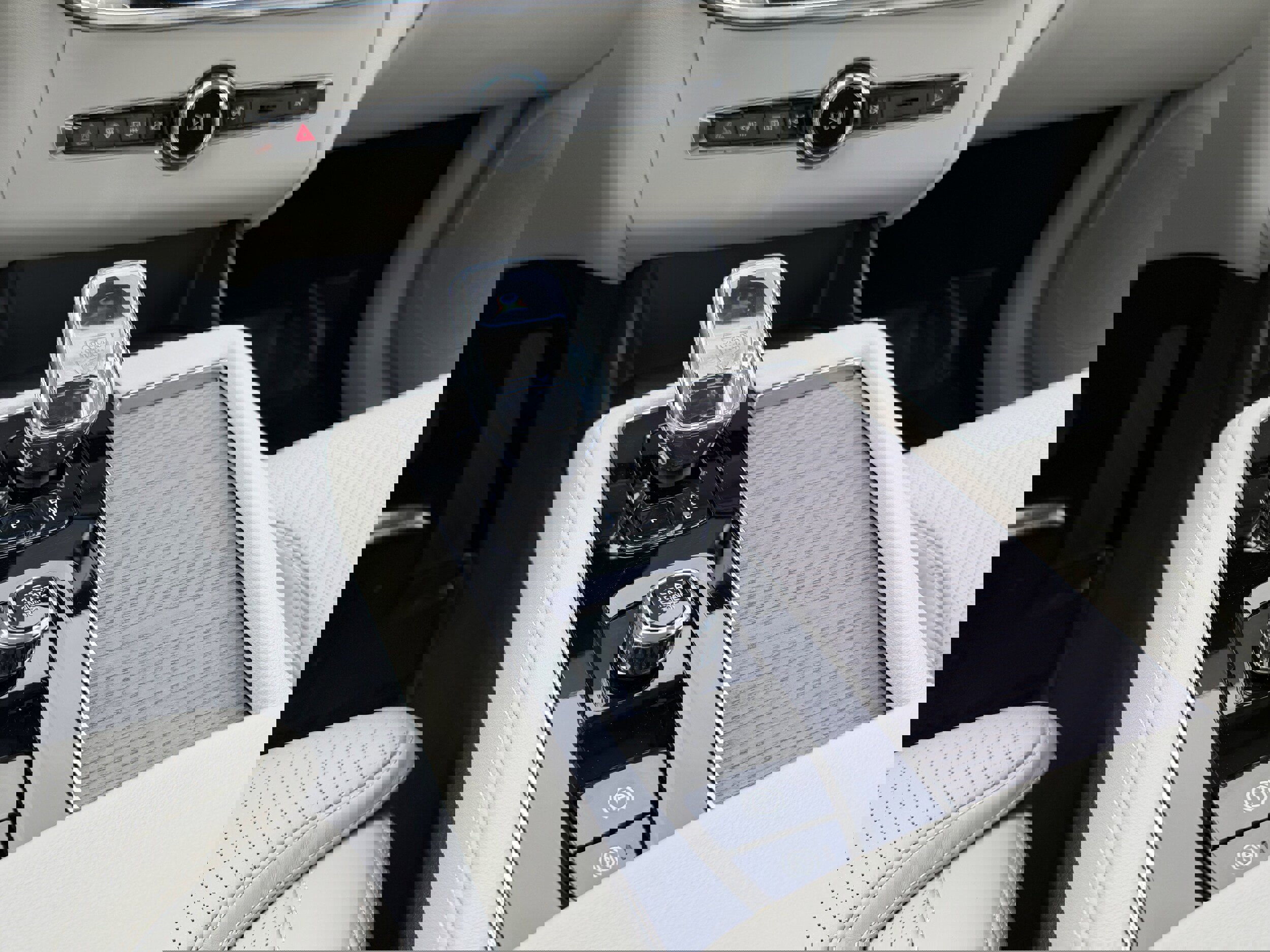 New 2026 Volvo XC90 B6 Ultra image 14