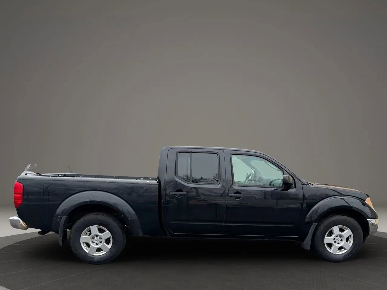 Used 2008 Nissan Frontier SE w/ SE Value Truck Pkg image 4