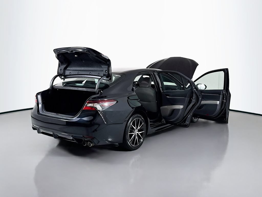 Used 2023 Toyota Camry SE AWD/4WD image 16