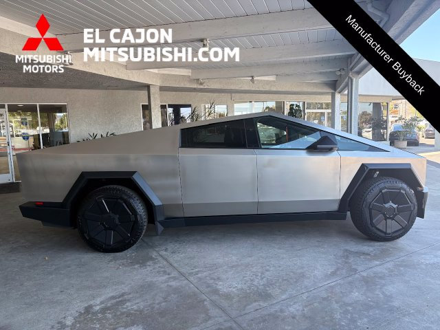Used 2024 Tesla Cybertruck AWD Crew Cab image 2