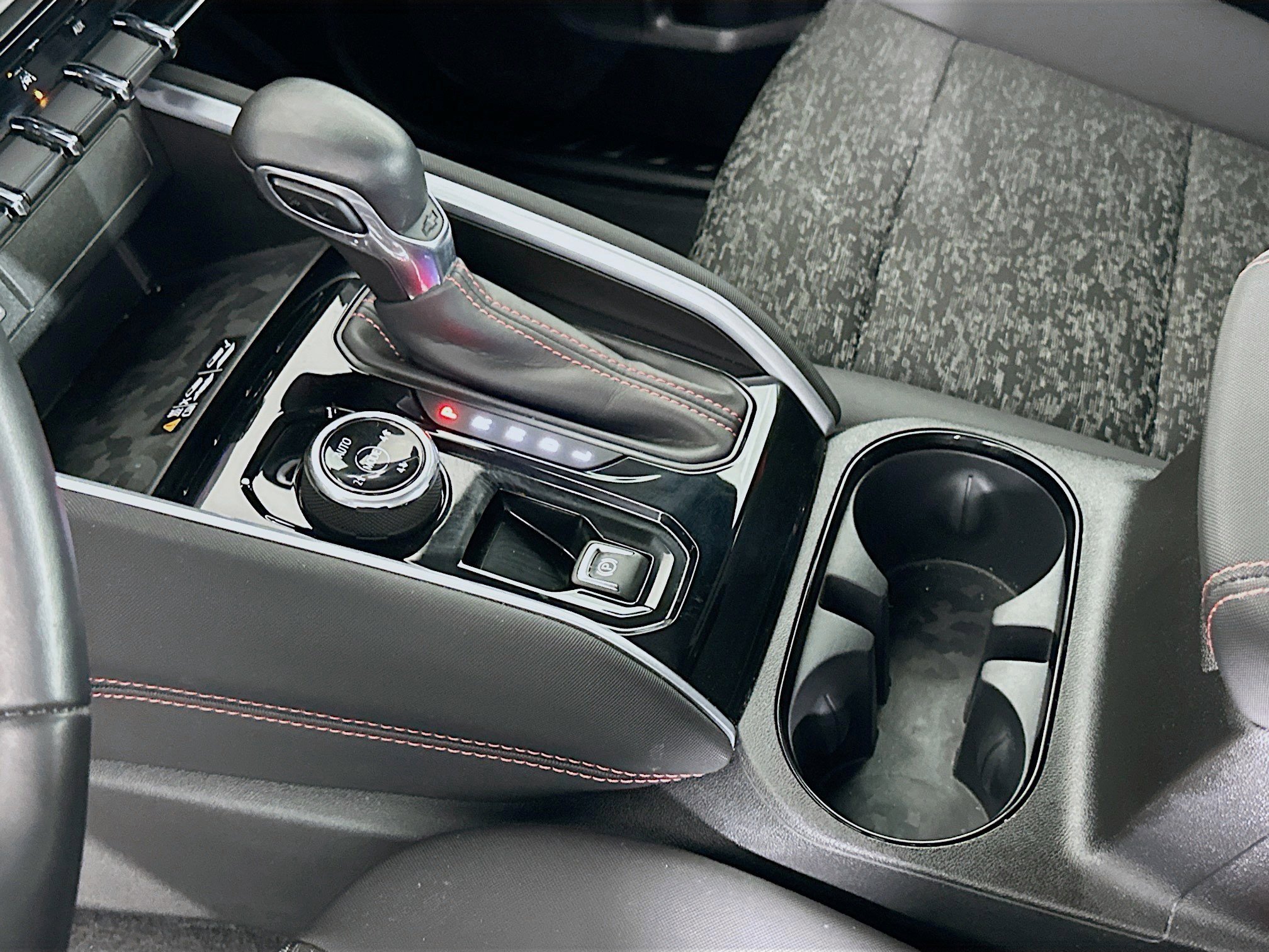 Used 2023 Chevrolet Colorado Z71 w/ Z71 Convenience Package 2 image 25