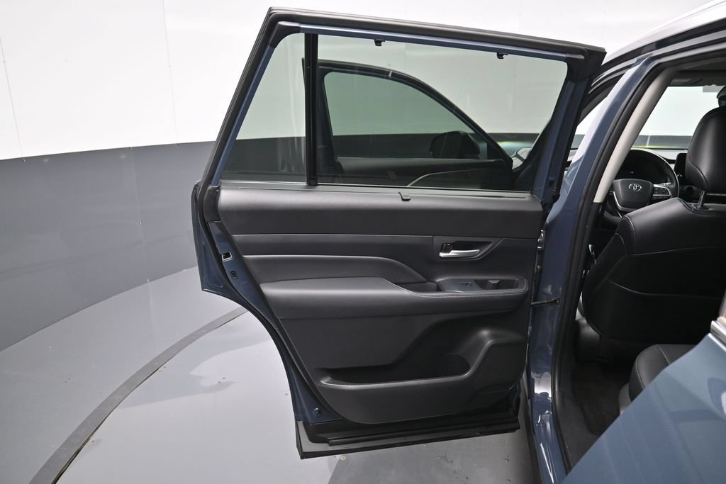 Certified 2024 Toyota Grand Highlander AWD image 31