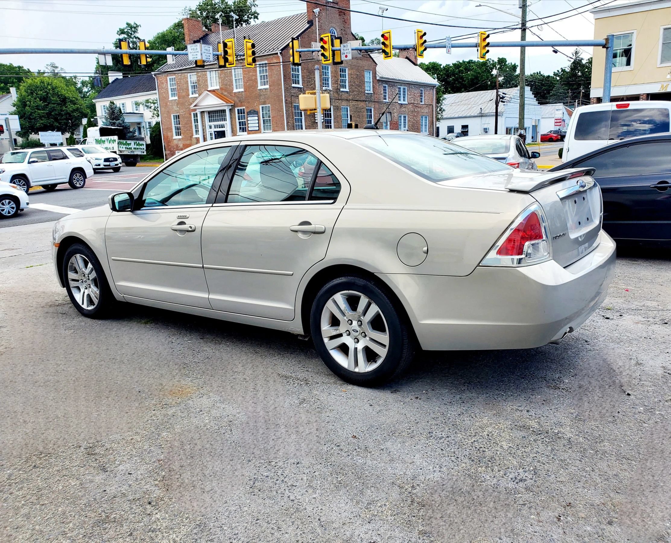 Used 2009 Ford Fusion SEL FWD image 2
