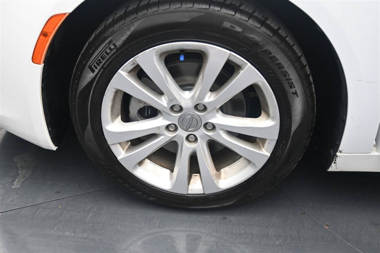 Used 2017 Chrysler 200 Limited Platinum w/ Comfort & Convenience Group FWD image 16