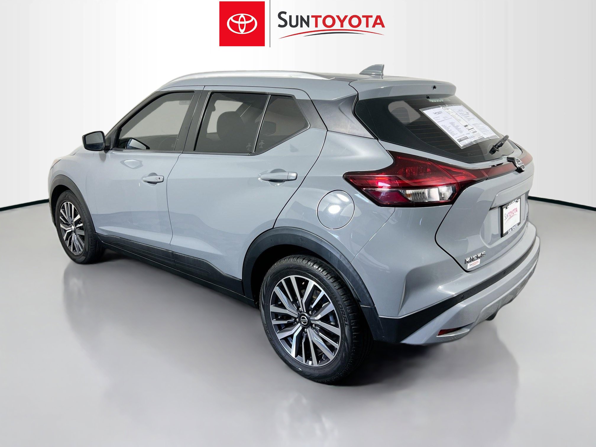 Used 2021 Nissan Kicks SV image 6