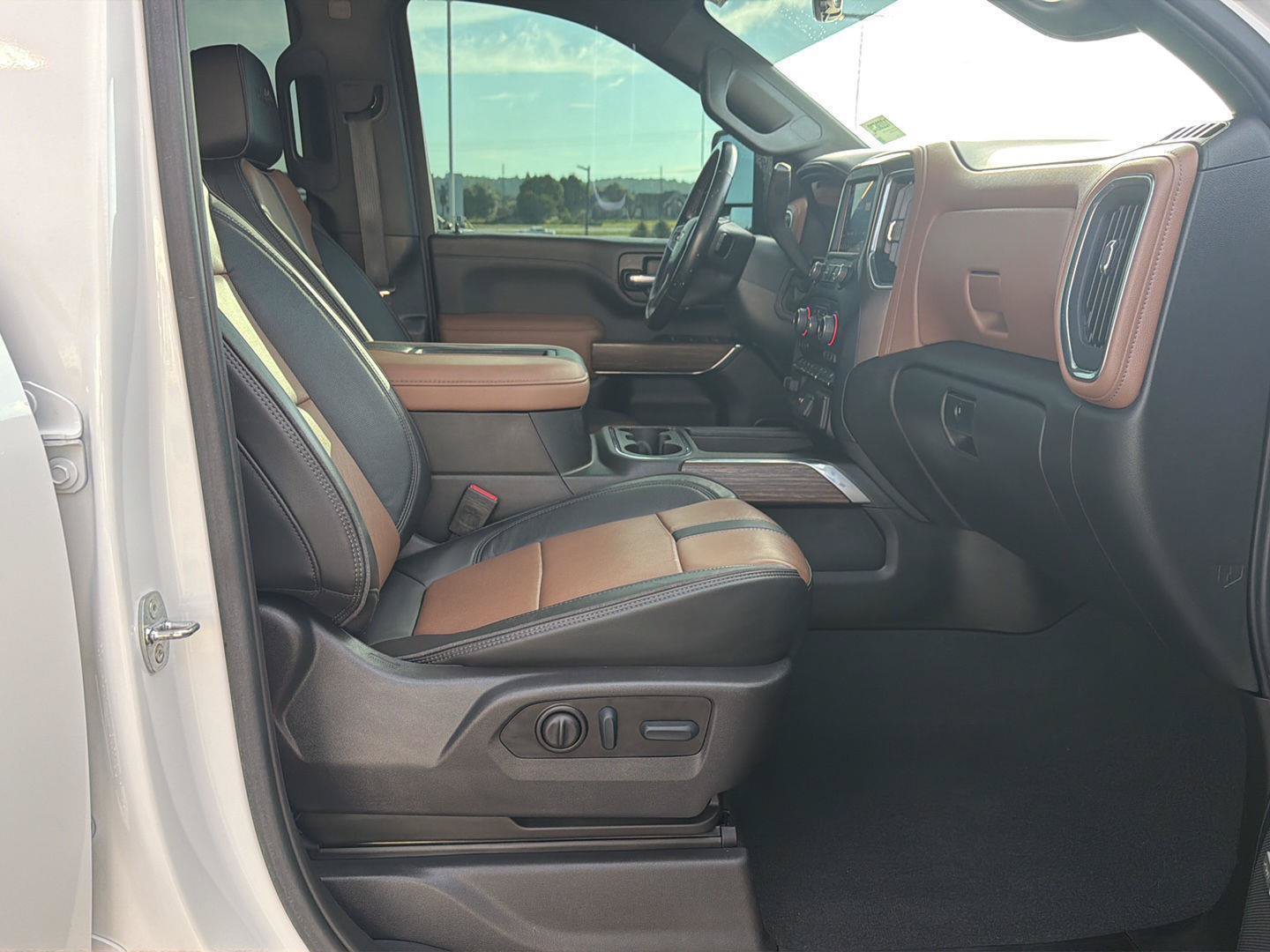 Used 2022 Chevrolet Silverado 2500 High Country AWD/4WD image 14