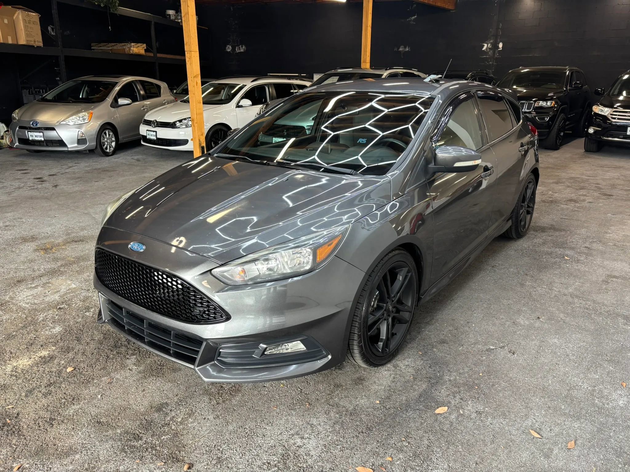Used 2018 Ford Focus ST FWD image 4