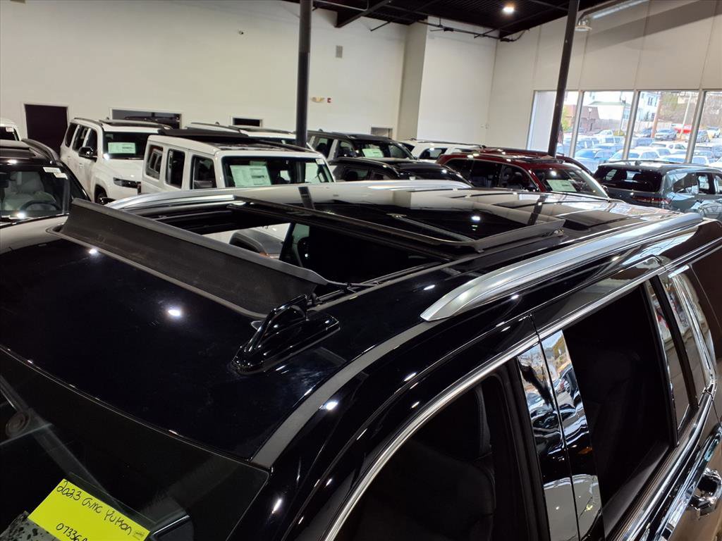 Used 2023 GMC Yukon Denali w/ Advanced Technology Package image 7
