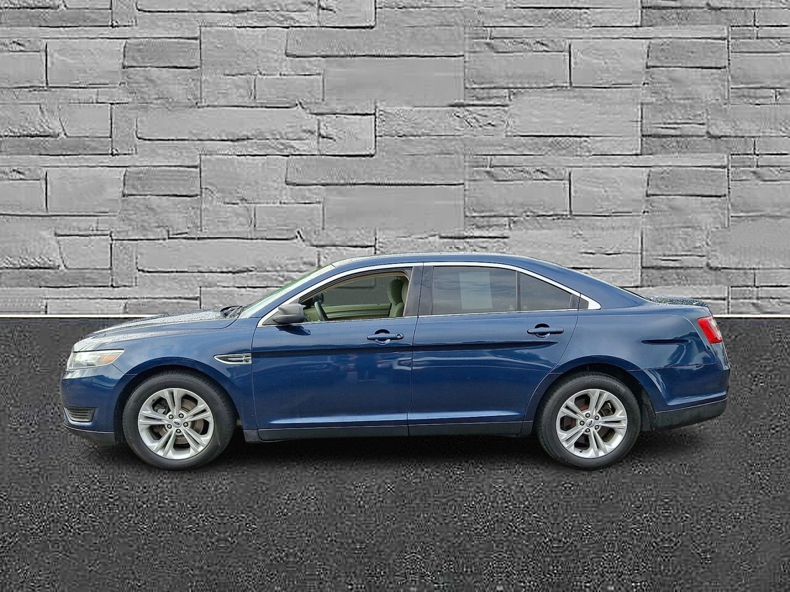 Certified 2017 Ford Taurus SE FWD image 6