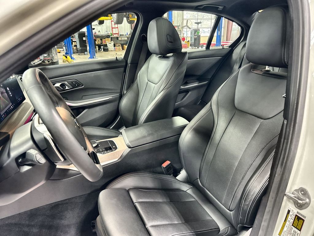 Used 2025 BMW 330i Sedan image 12