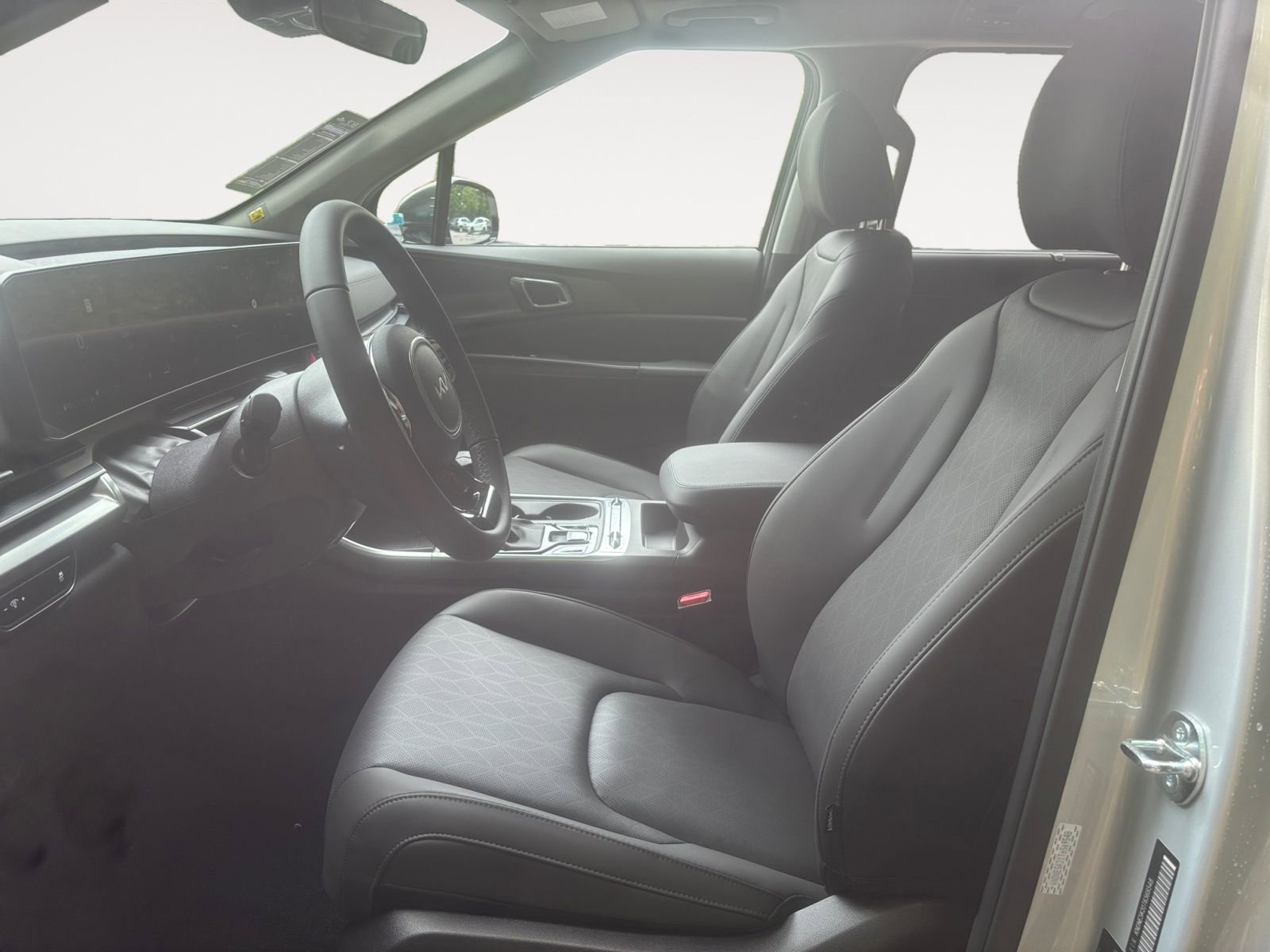 New 2026 Kia Carnival SX w/ SX Dark Edition Package FWD image 9