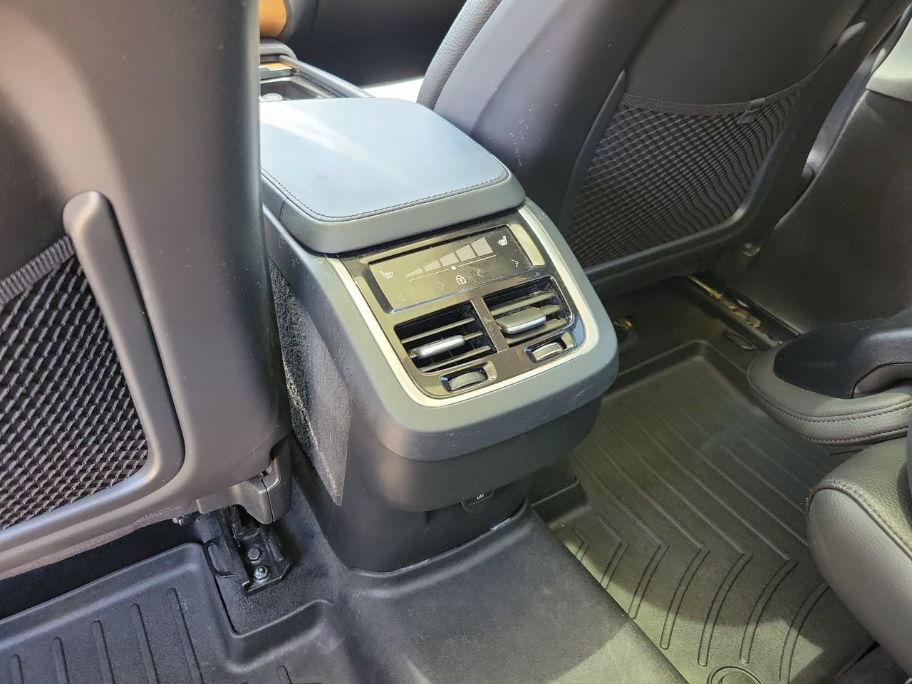 Used 2023 Volvo XC90 B6 Plus AWD/4WD image 12