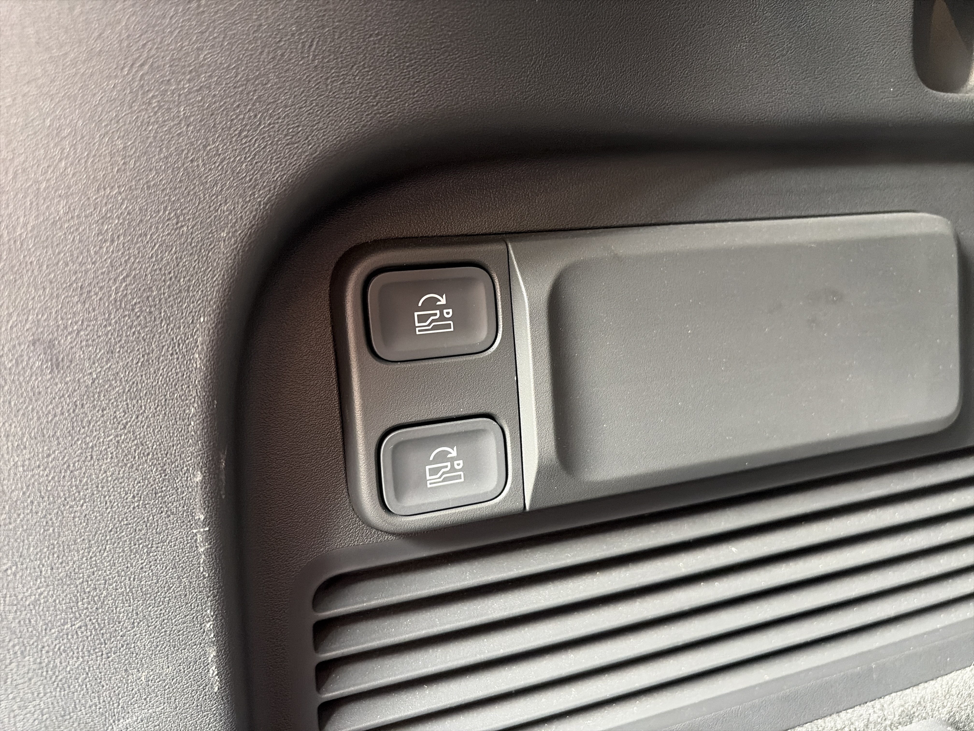 Used 2022 Rivian R1S Launch Edition AWD/4WD image 39