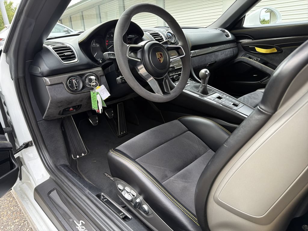 Certified 2016 Porsche Boxster Spyder RWD image 3