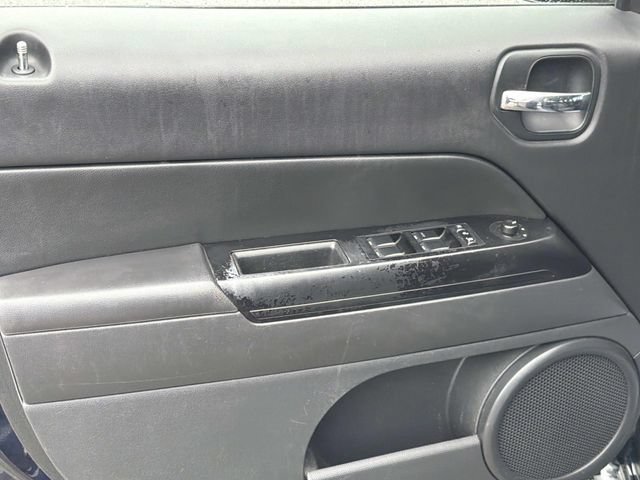 Used 2014 Jeep Patriot Latitude FWD image 15
