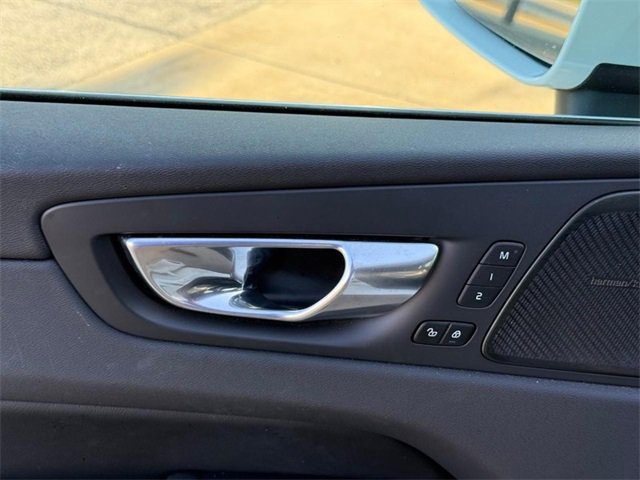 Used 2022 Volvo XC60 T8 Inscription w/ Advanced Package image 18