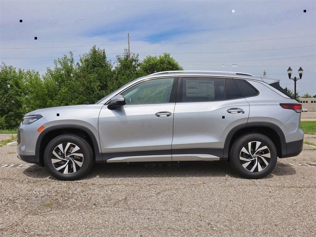 New 2025 Volkswagen Tiguan S AWD/4WD image 2
