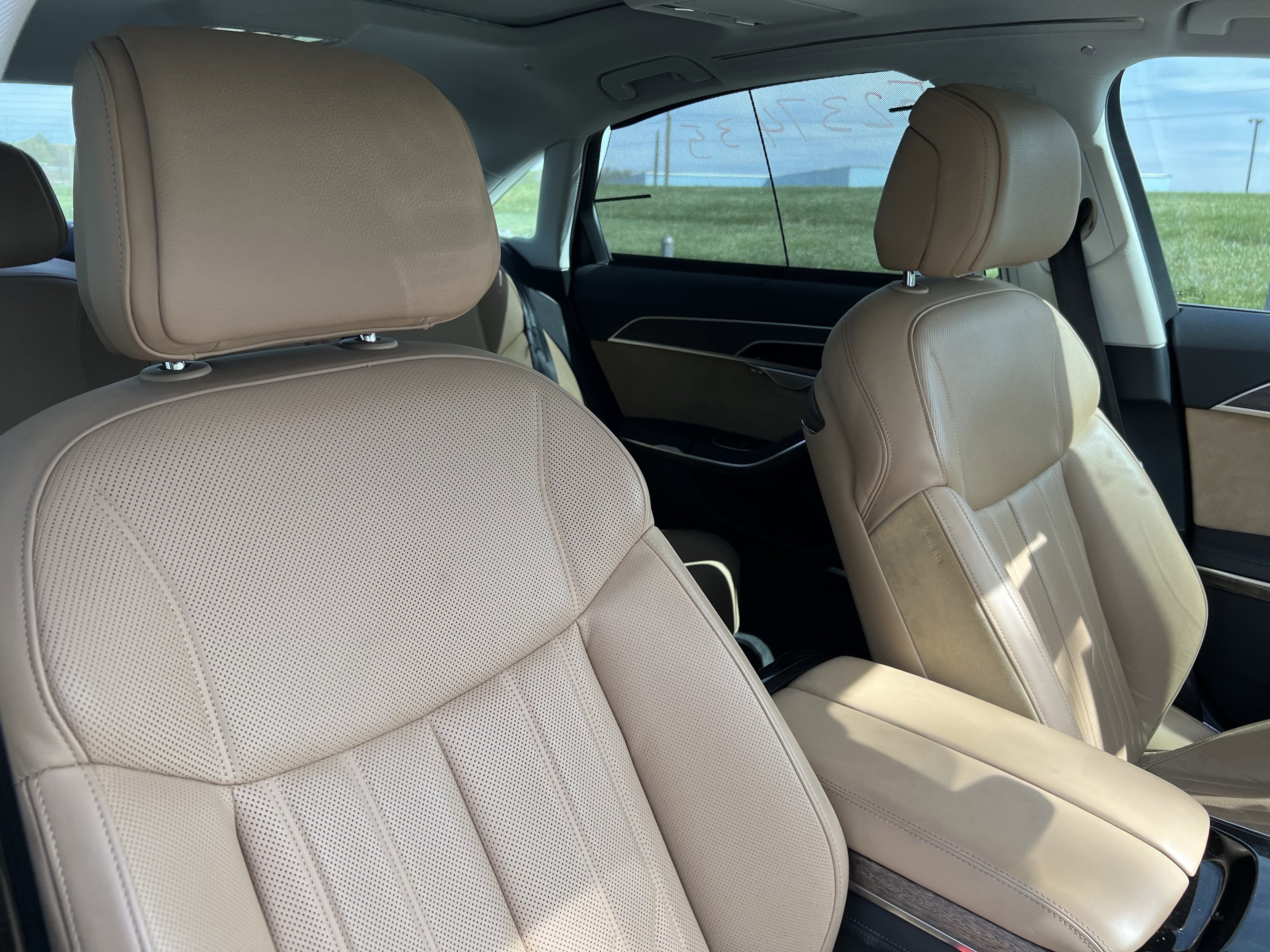 Used 2021 Audi A8 L 4.0T w/ Executive Plus Package image 35