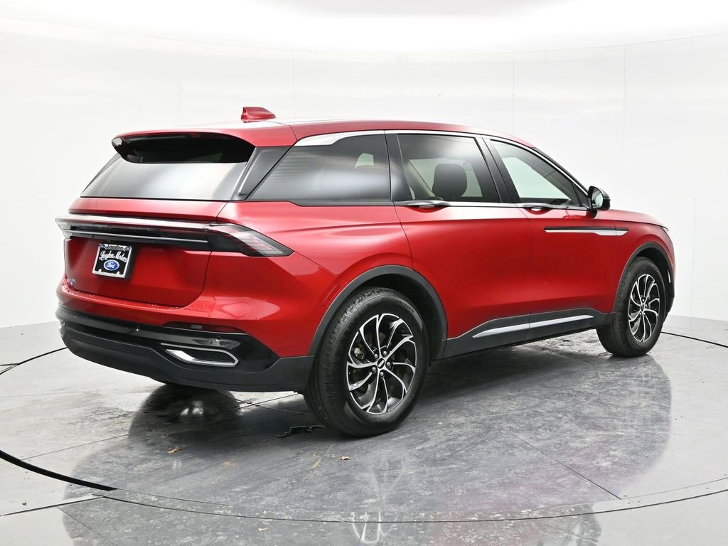 Used 2025 Lincoln Nautilus Premier image 5