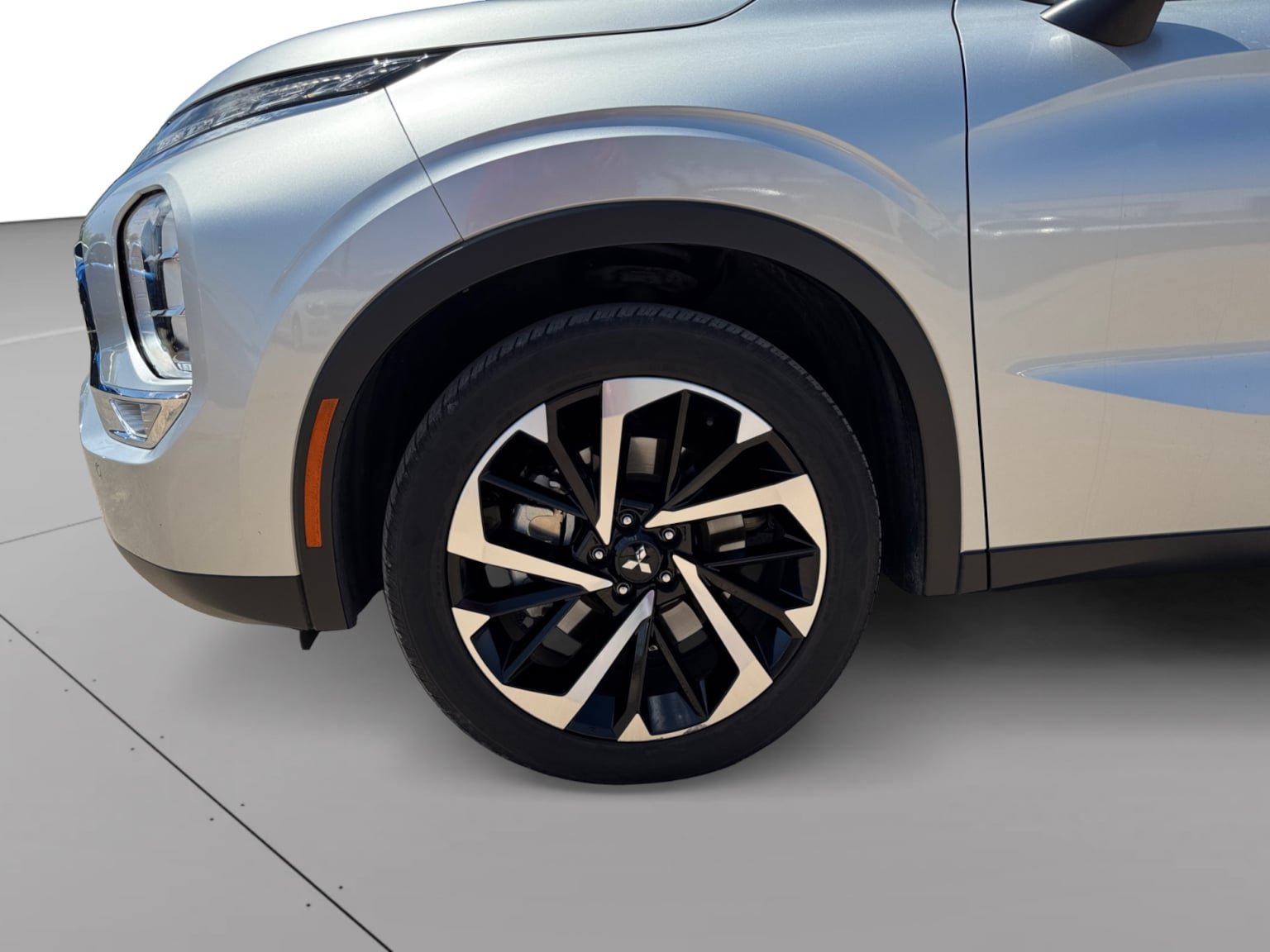 Used 2023 Mitsubishi Outlander SE FWD image 9