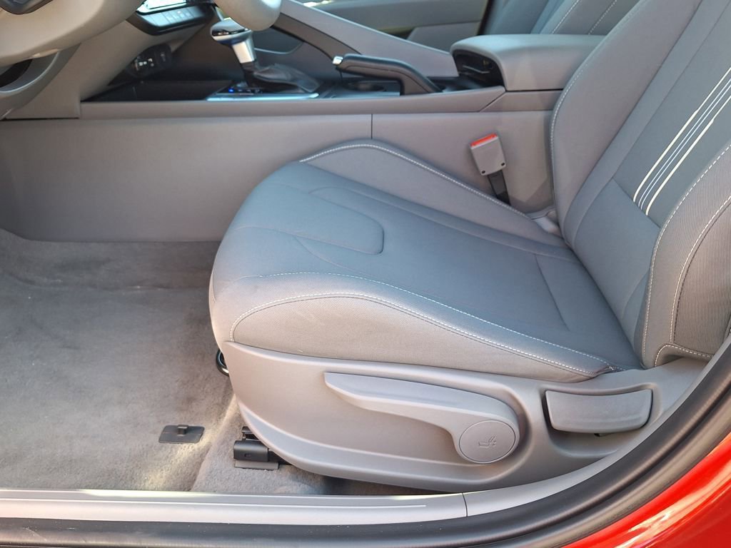 Used 2024 Hyundai Elantra SEL image 11