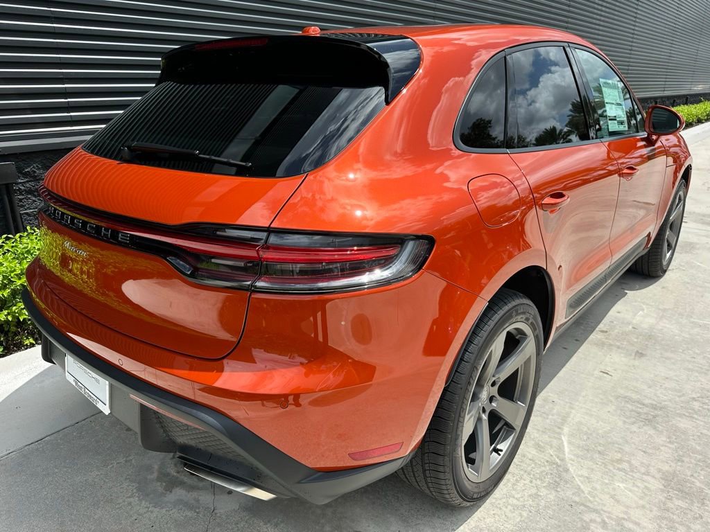 Certified 2025 Porsche Macan AWD/4WD image 9
