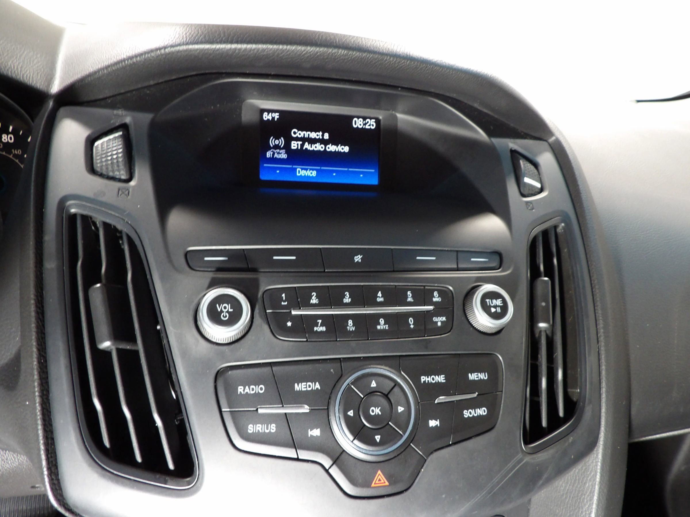 Used 2018 Ford Focus SE FWD image 14