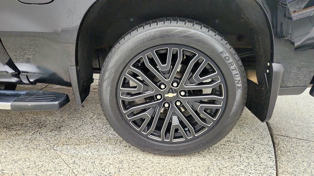 Used 2020 Chevrolet Silverado 1500 High Country w/ Technology Package image 9