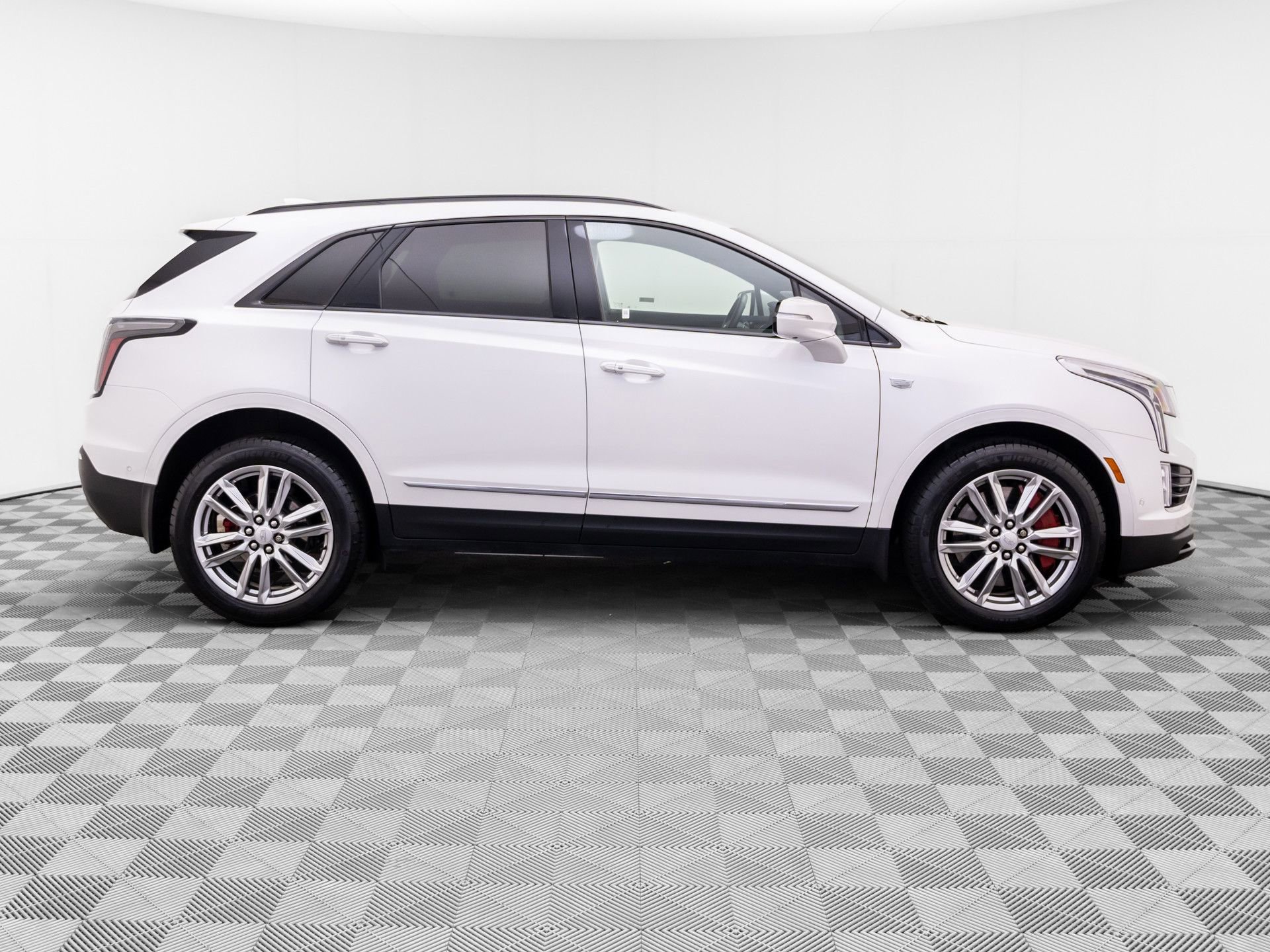 Certified 2024 Cadillac XT5 Sportv w/ Technology Package AWD/4WD image 7