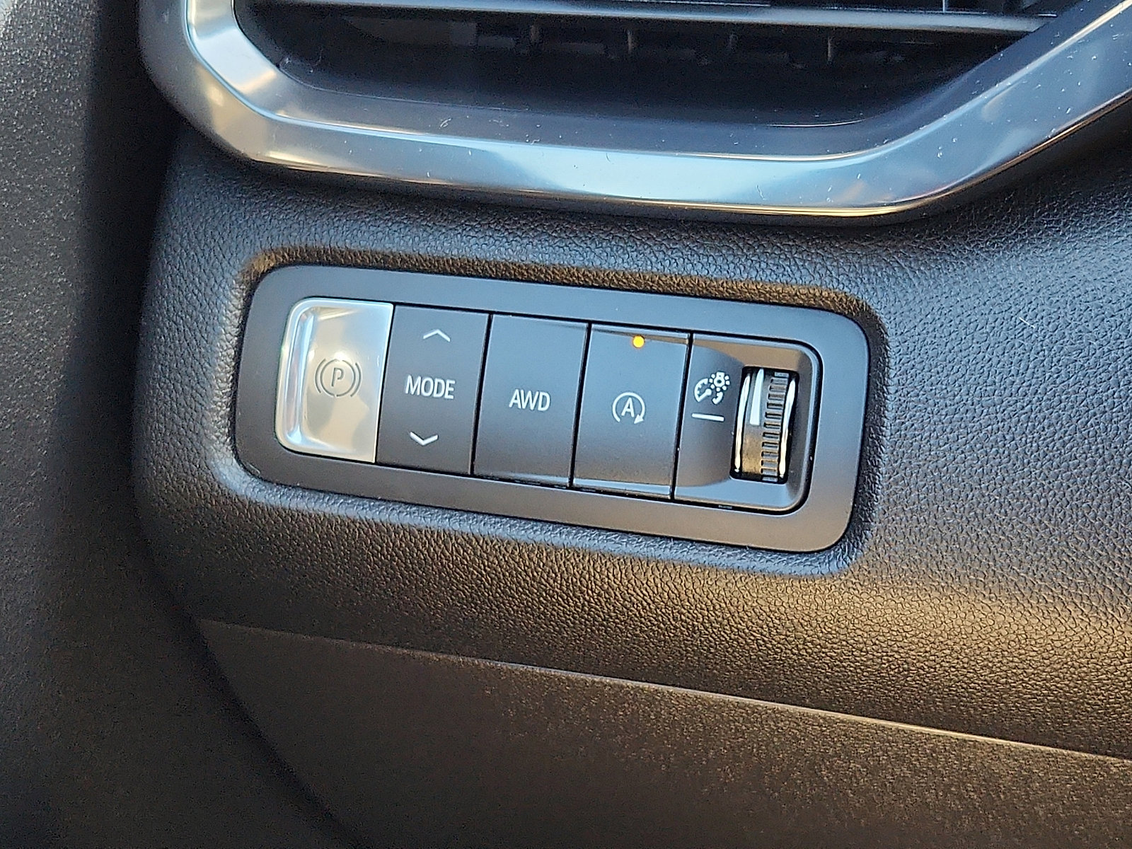 Used 2025 GMC Acadia AT4 image 25