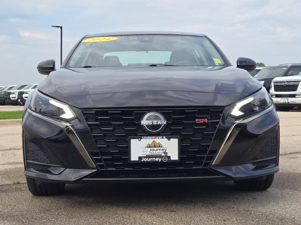 Used 2024 Nissan Altima 2.5 SR w/ SR Premium Package FWD image 3