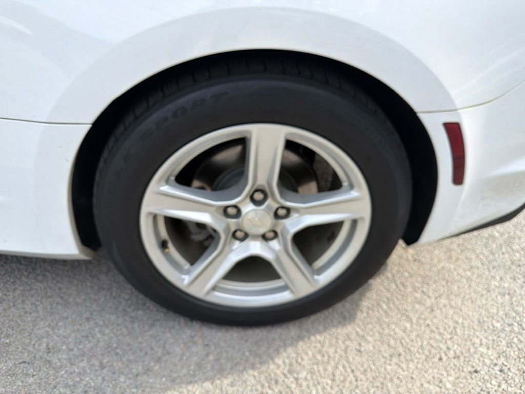 Used 2021 Chevrolet Camaro LT RWD image 10