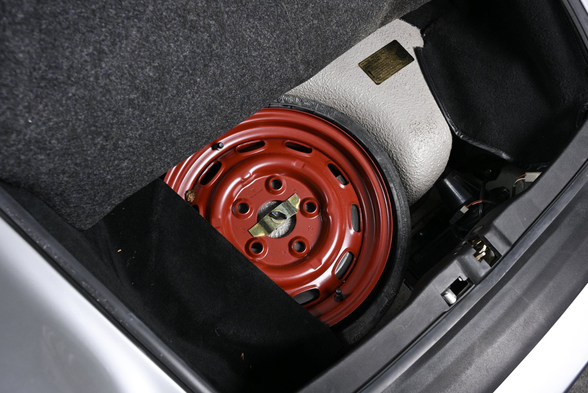 Used 1988 Porsche 911 Carrera RWD image 25