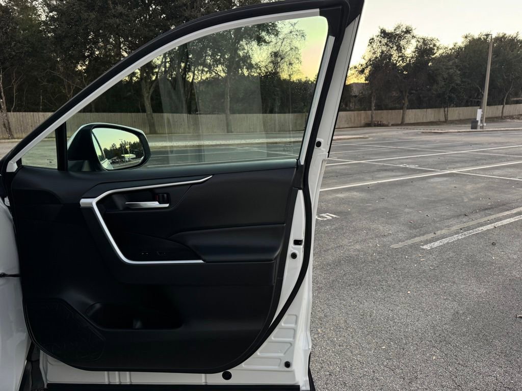 Used 2024 Toyota RAV4 XLE image 33