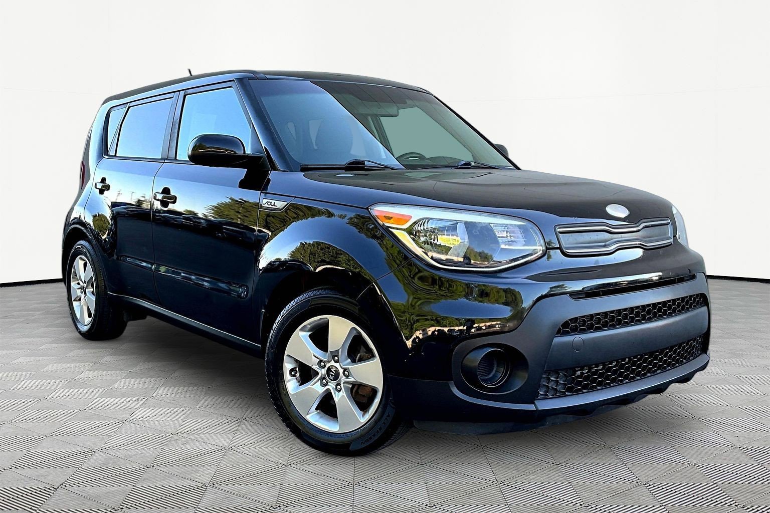 Used 2017 Kia Soul FWD image 3