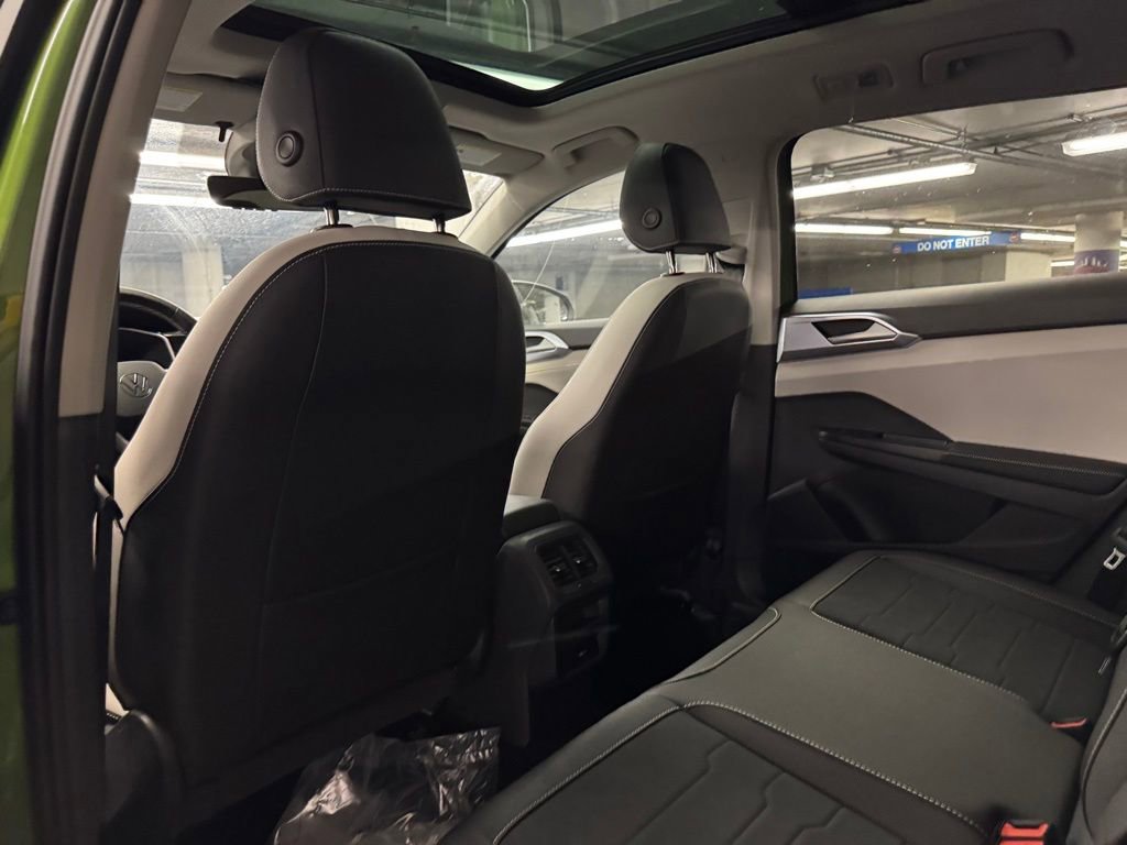 New 2025 Volkswagen Taos SE image 22