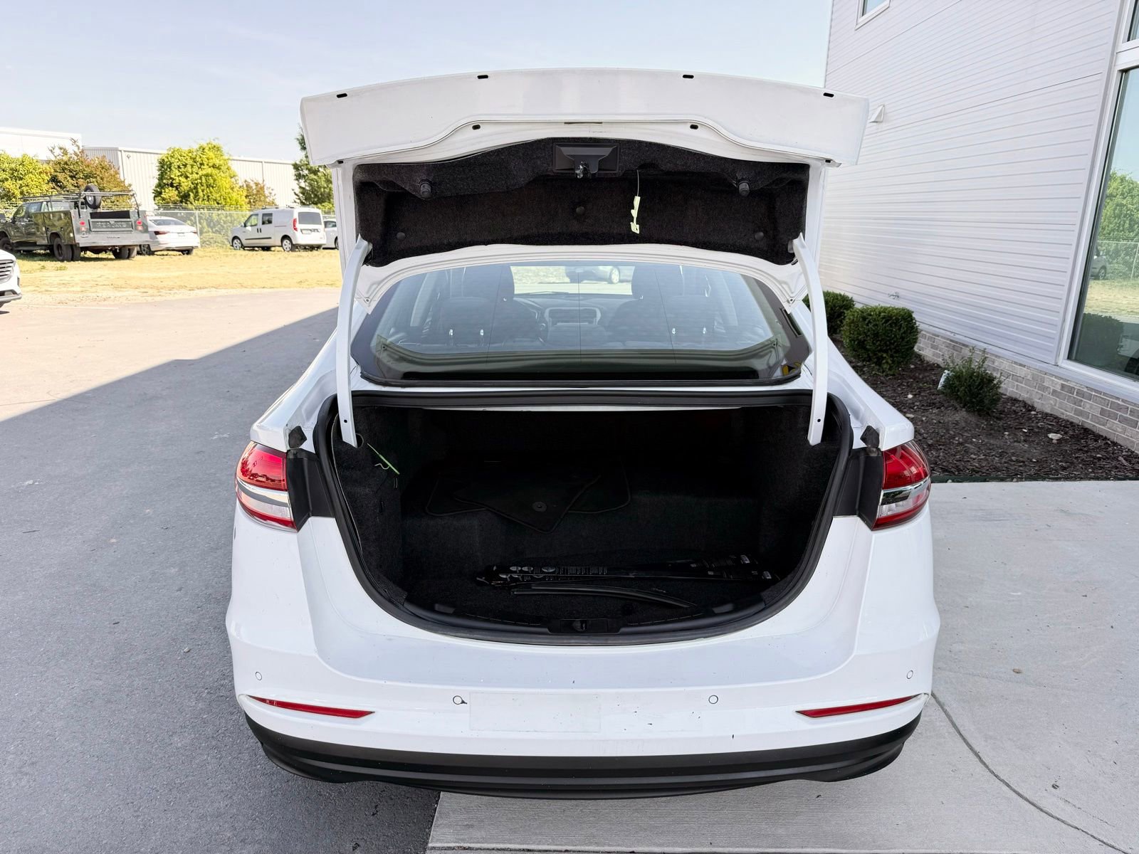 Used 2019 Ford Fusion SE FWD image 32