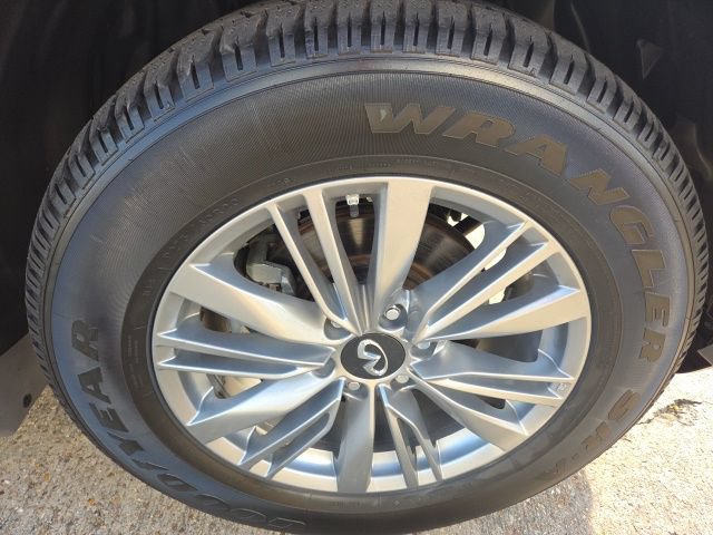 Used 2023 INFINITI QX80 Luxe w/ Cargo Package RWD image 11