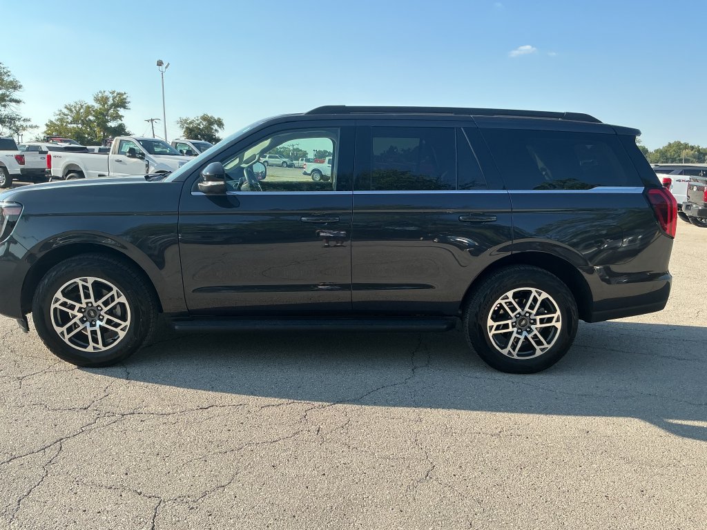 New 2026 Ford Expedition Active AWD/4WD image 2