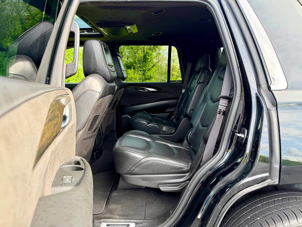 Used 2017 Cadillac Escalade Platinum AWD/4WD image 21