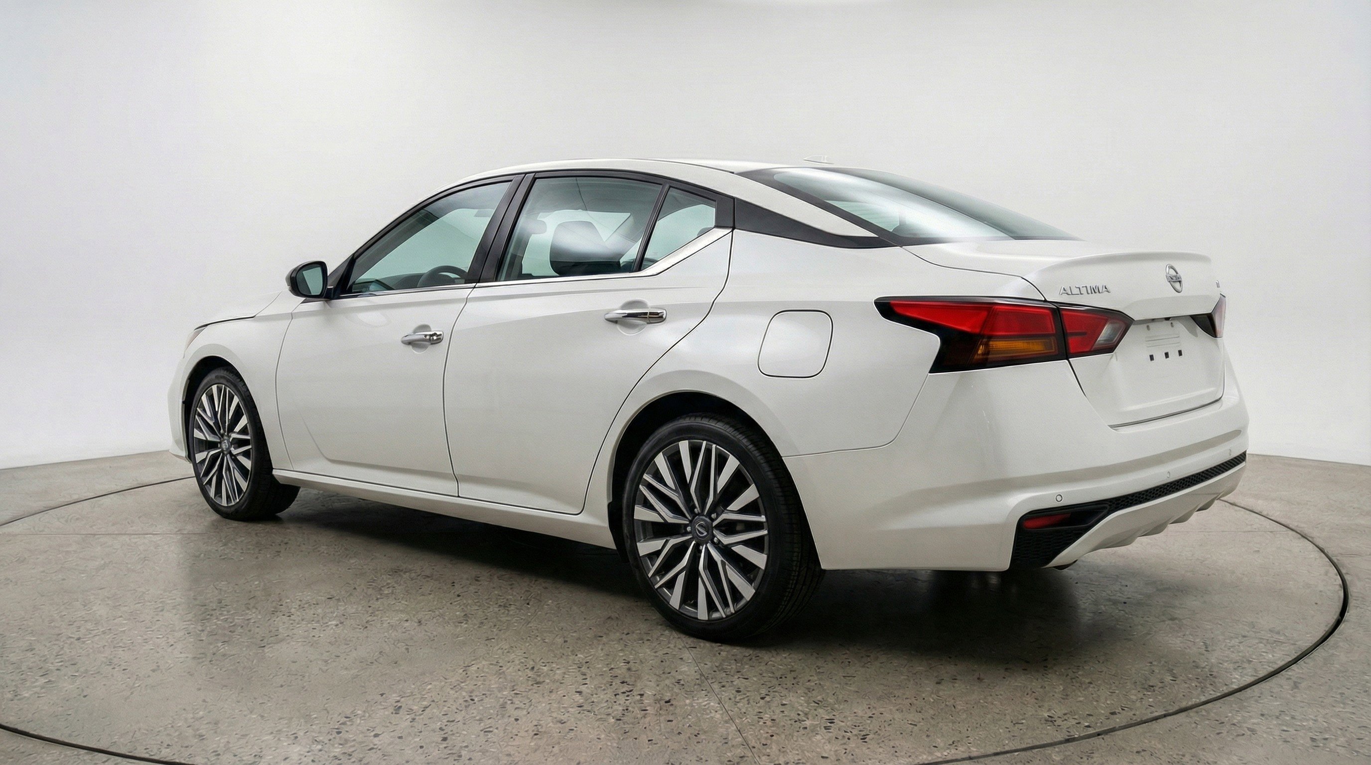 Used 2025 Nissan Altima 2.5 SV image 6