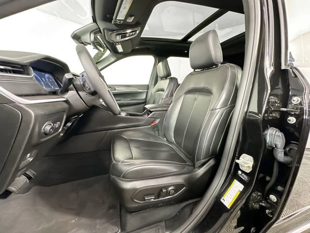 Used 2024 Jeep Grand Cherokee Limited w/ Black Appearance Package AWD/4WD image 4