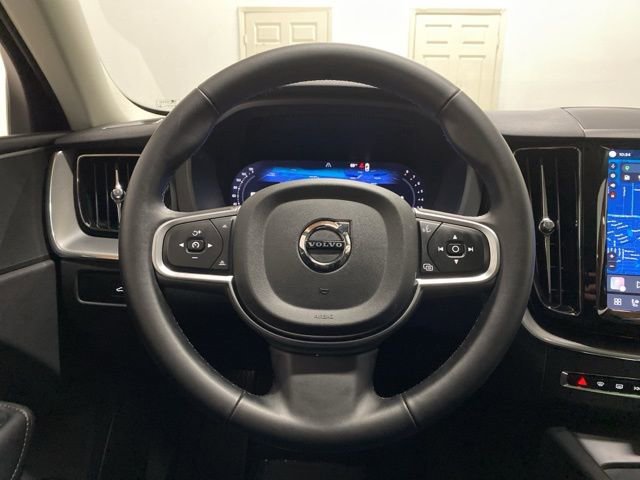 Used 2025 Volvo XC60 B5 Core image 11